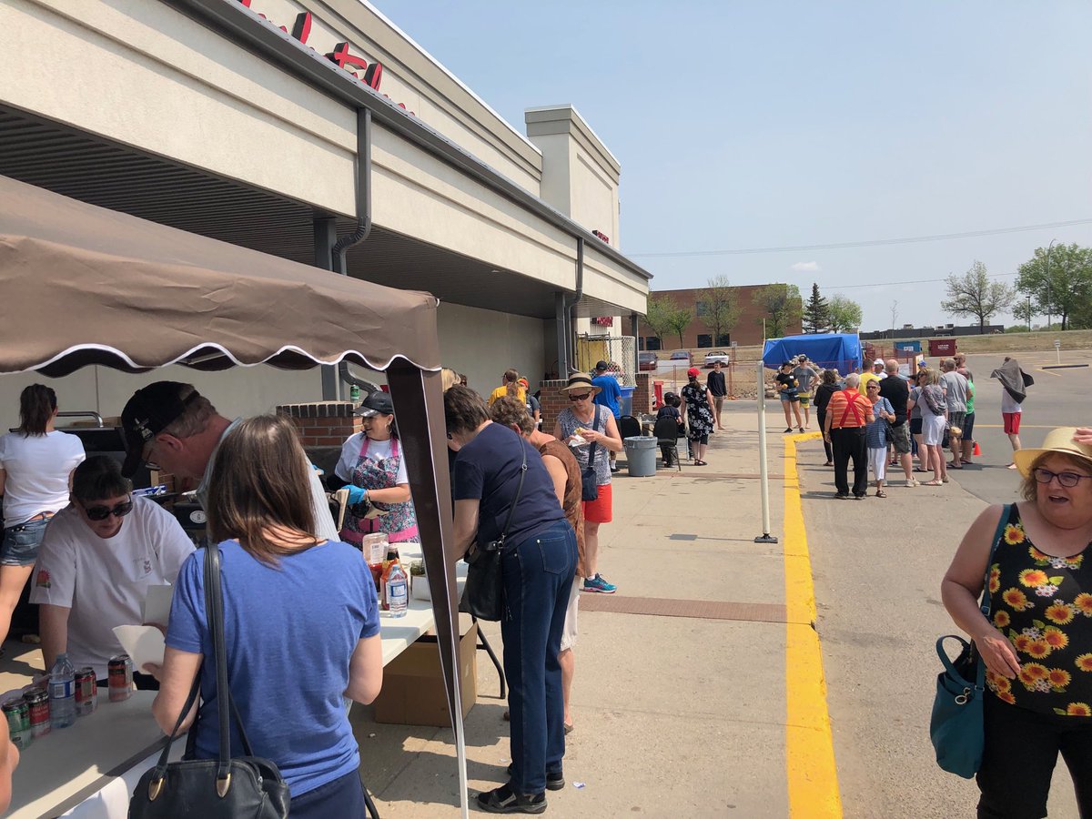 Beautiful afternoon for the ⁦<a href="/TeddyBearsAnon/">TeddyBearsAnonymous</a>⁩ BBQ at the ⁦Rochdale <a href="/CoopFCL/">Federated Co-op Ltd.</a>⁩

But also had to see ⁦<a href="/WotherspoonT/">Trent Wotherspoon</a>⁩ take the plunge in the dunk tank

Thanks to Luke Lawerence and team for their amazing work in keeping Erin’s memory alive and helping sick kids