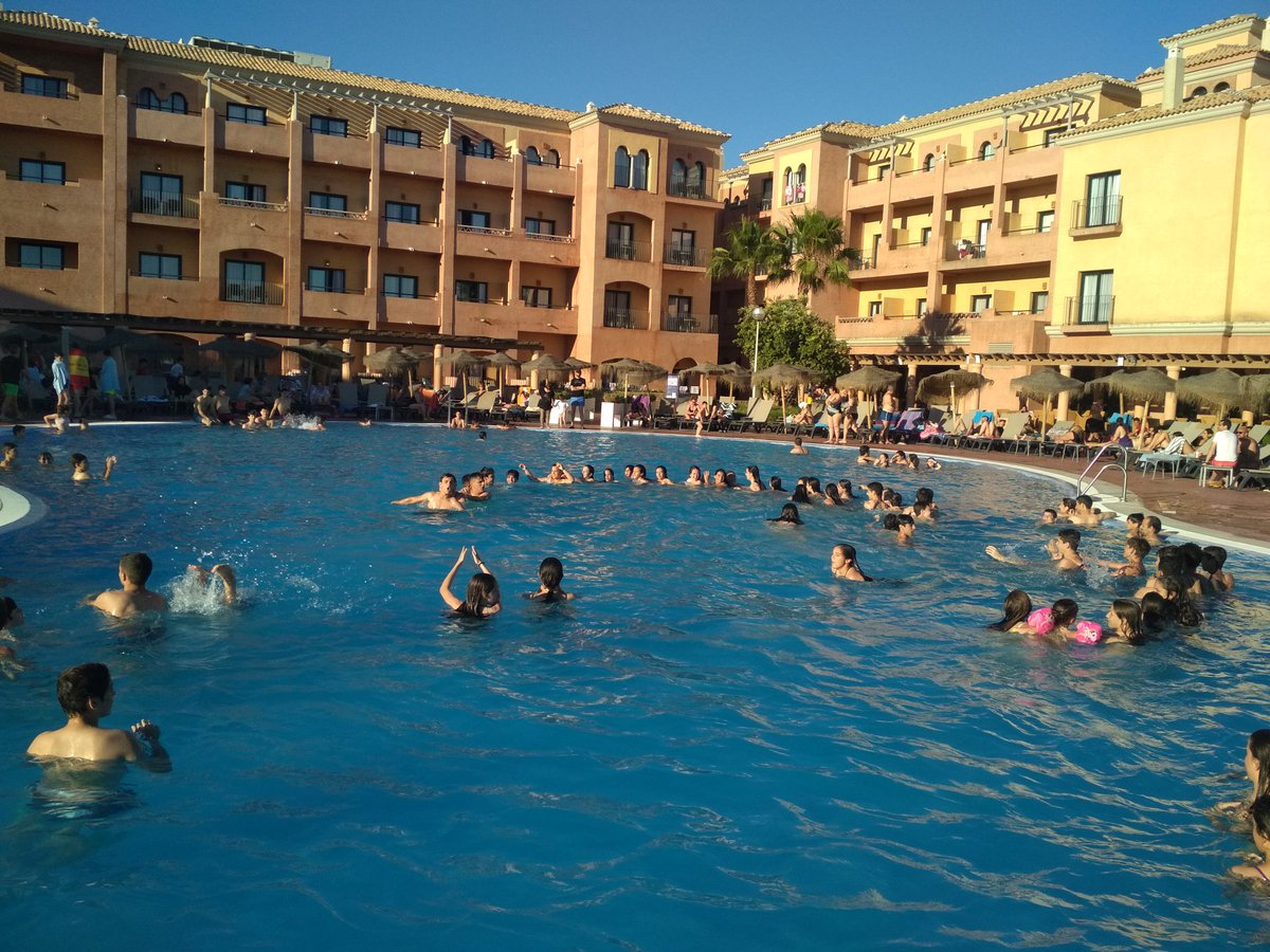 BC_Prado's tweet photo. Menuda tarde hemos pasado en @AndalusBasket. Playita y piscina. La mejor manera de recargar pilas para los partidos de mañana.
@AdPMarianistas 
#PradoMarianistas 
#EducarConElDeporte https://t.co/ma6sDQLb9i