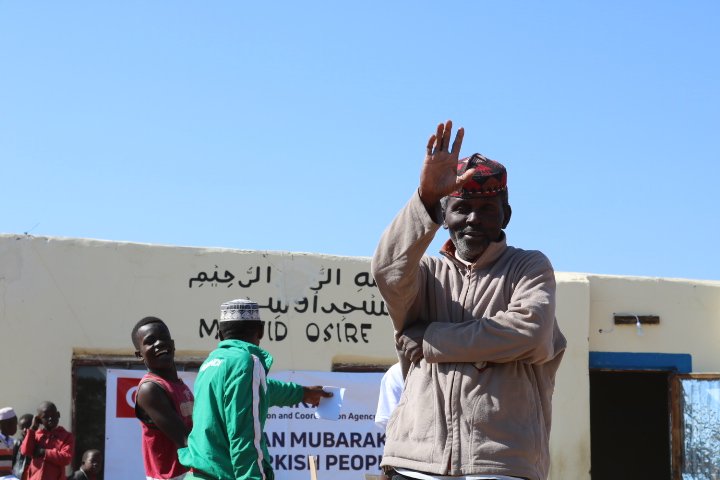 Tika_Namibia's tweet photo. We are in #Osire Refugee Camp now, for our 3. food aid program.🇹🇲🇹🇷
#Turkish Cooperation and Coordination Agency
#Tika_Windhoek
#Food Aid Program
#Refugees https://t.co/YbsVWE39X6