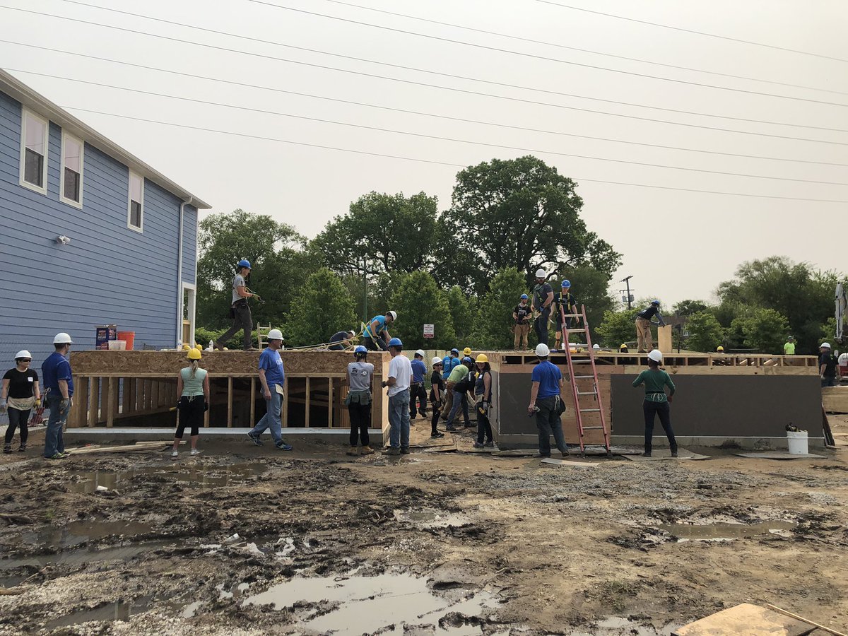 rlagmanPMP's tweet photo. Great day yesterday giving back to @HabitatChicago on #TheHouseThatTechBuilt @Cisco & @ManageSMARTnet teams not only building but raising over $58K & counting! Too many selfies but the photog needed to get in a few pics, too. #WeAreCisco #BeTheBridge #CiscoSE #Leader https://t.co/R7czgTDg2Y