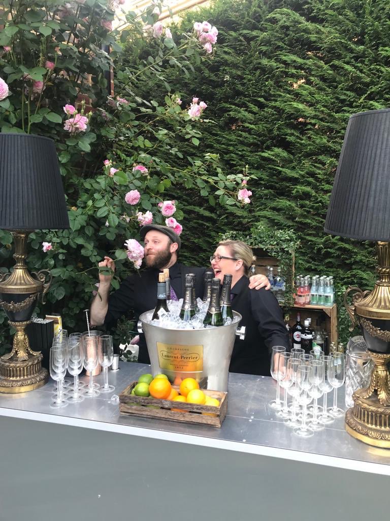 Cateredbyjustin's tweet photo. Another lovely garden bar set-up in Surrey today, and what a day for it #funinthesun #barservice #cocktailsandcanapes #barhire #vintagelights #bestbarteam #dontforgetthesuncream https://t.co/YcVqOUkcJM
