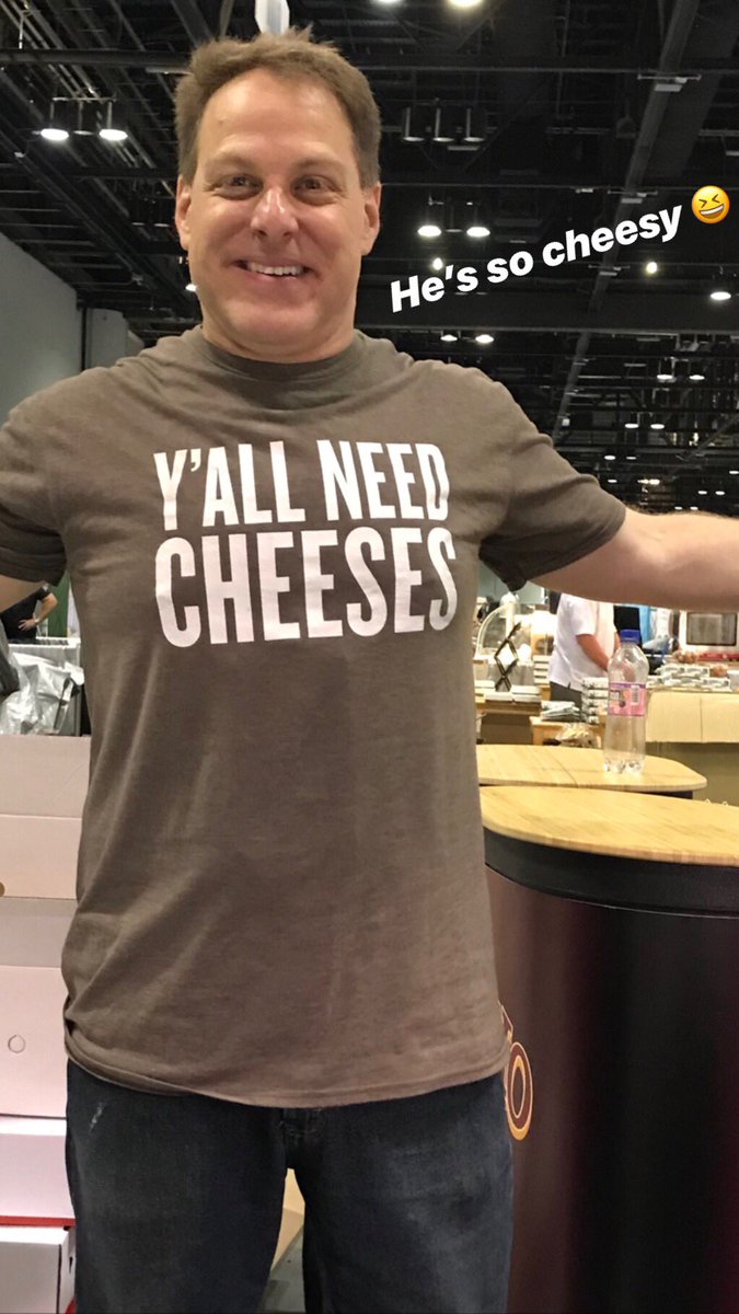 FormaggioICS's tweet image. Setting up for this years @myIDDBA!  Wait till you guys see what team Formaggio has in store!  So happy to be here in sunny Orlando!! 🙌🏼 #IDDBA19