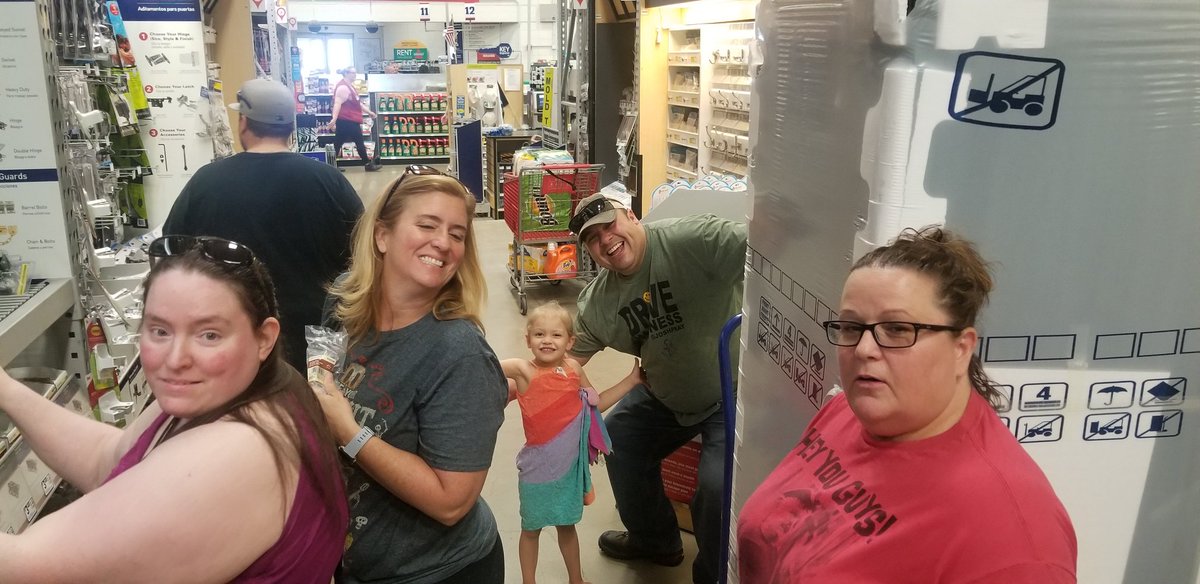 DSimkin87's tweet photo. Phl Day and Night ramp safety spent thier weekend stocking up for summer safety supplies!#SafetyFirst #Teamphlsnaps @beans6813 @UPSTrayceParker @JPadin00 https://t.co/xU6Z4FxXzC