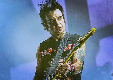 Happy birthday to one of our FAVORITE bassists ever  s Simon Gallup!  