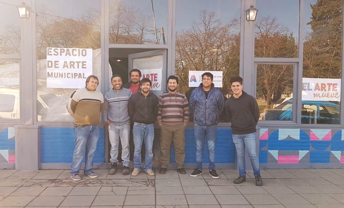 EDENSAcomunica's tweet photo. ¡También finalizamos el #ProgramaDeOficiosEDEN en #CarlosCasares! Como práctica final los estudiantes realizaron la puesta en valor de la instalación eléctrica de la Sociedad Española, aportando así a la mejora de esta importante institución #MásEducación #MásCerca #ComunidadEDEN https://t.co/kvkHirC0j1