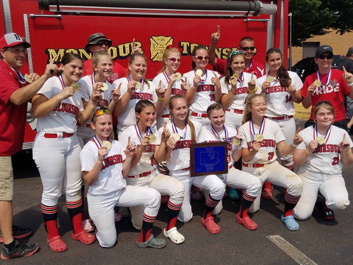 BloomAthletics's tweet photo. Gold sure does look good with Red &amp; White! Congratulations ladies! #PantherPride https://t.co/TxIrDdgsWh