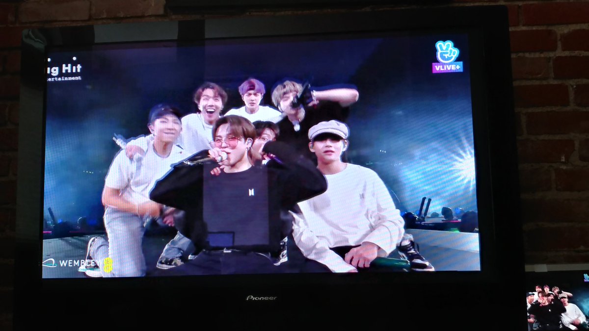 knitsmith's tweet photo. They are so happy! #BTS #BTSatWembley https://t.co/V7eOjxeI9w