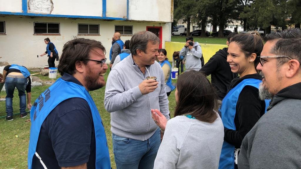 CascallaresPJ's tweet photo. Esta tarde acompañamos a más de cien voluntarios que realizaron una jornada solidaria en esa querida institución que es el #HogarElAlba #SomosBrown https://t.co/gVVAXeZgjX