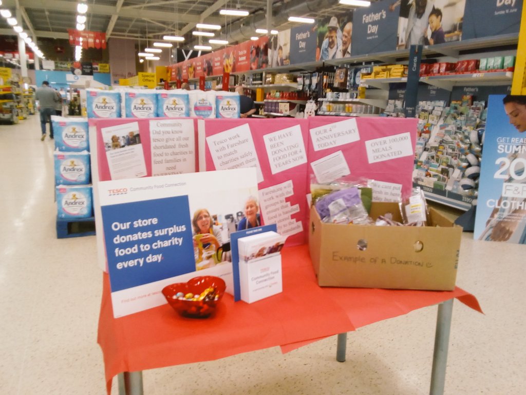 elainefox18's tweet photo. #CommunityFoodConnection @FareShareUK @FoodCloud @FeedFarnworth Walkden Tesco donate fresh food daily to groups we are celerbrating 4th year anniversary today https://t.co/ldWqgKikVj