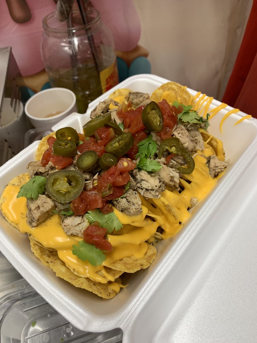 icecreamncandy's tweet photo. NOW SERVING JERK CHICKEN NACHOS 

Includes jalapeño peppers, green onions, cilantro, pico de Gallo, and sour cream 😋 get them on Doritos or tortilla chips https://t.co/JIzlJA20dt