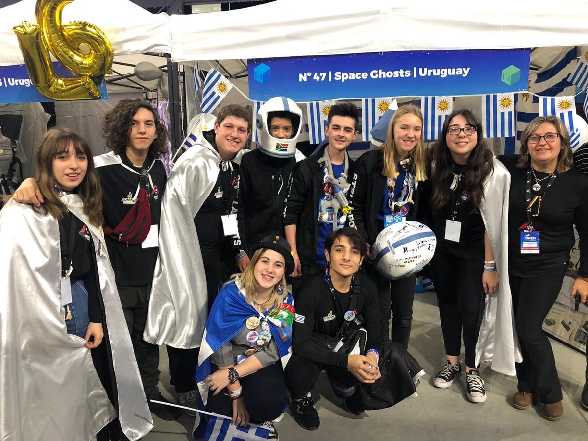 StellarBotsFLL's tweet photo. Getting autographs for our StellarHelmet from all the StellarTeams @Plan_Ceibal @FLL_Uruguay @FIRSTweets @ParklandsTweet https://t.co/3SVfeFTVdE