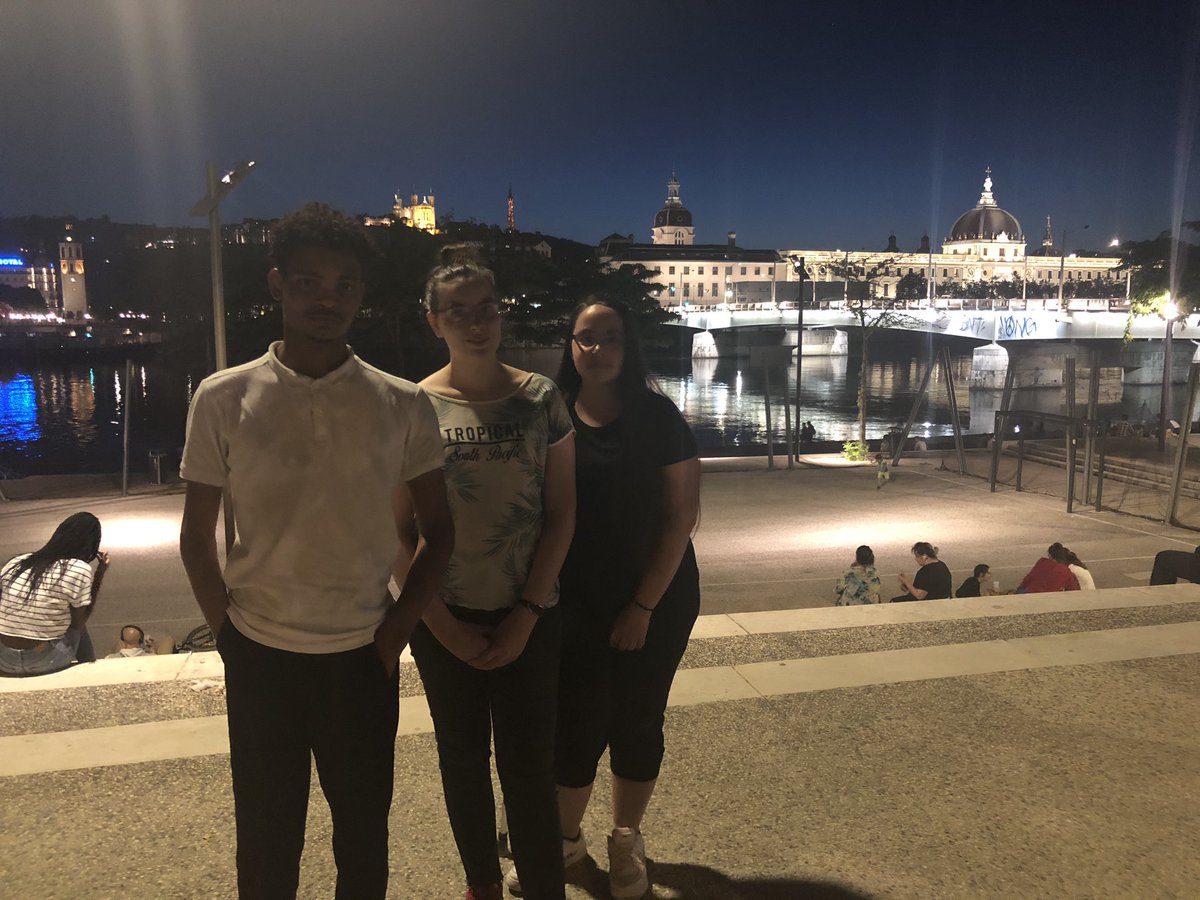 #PHARES
Pour cette 1ère année de Cordées #CaptEMHope @lafedeeh, 3 lycéens en situation de handicap ont participé au séjour <a href="/edresup/">Edresup_LH</a> à #Lyon.
C’est ça aussi l’inclusion : partager des moments de convivialité et de complicité avec ses camarades, Handicap ou non :)
#Hanbition