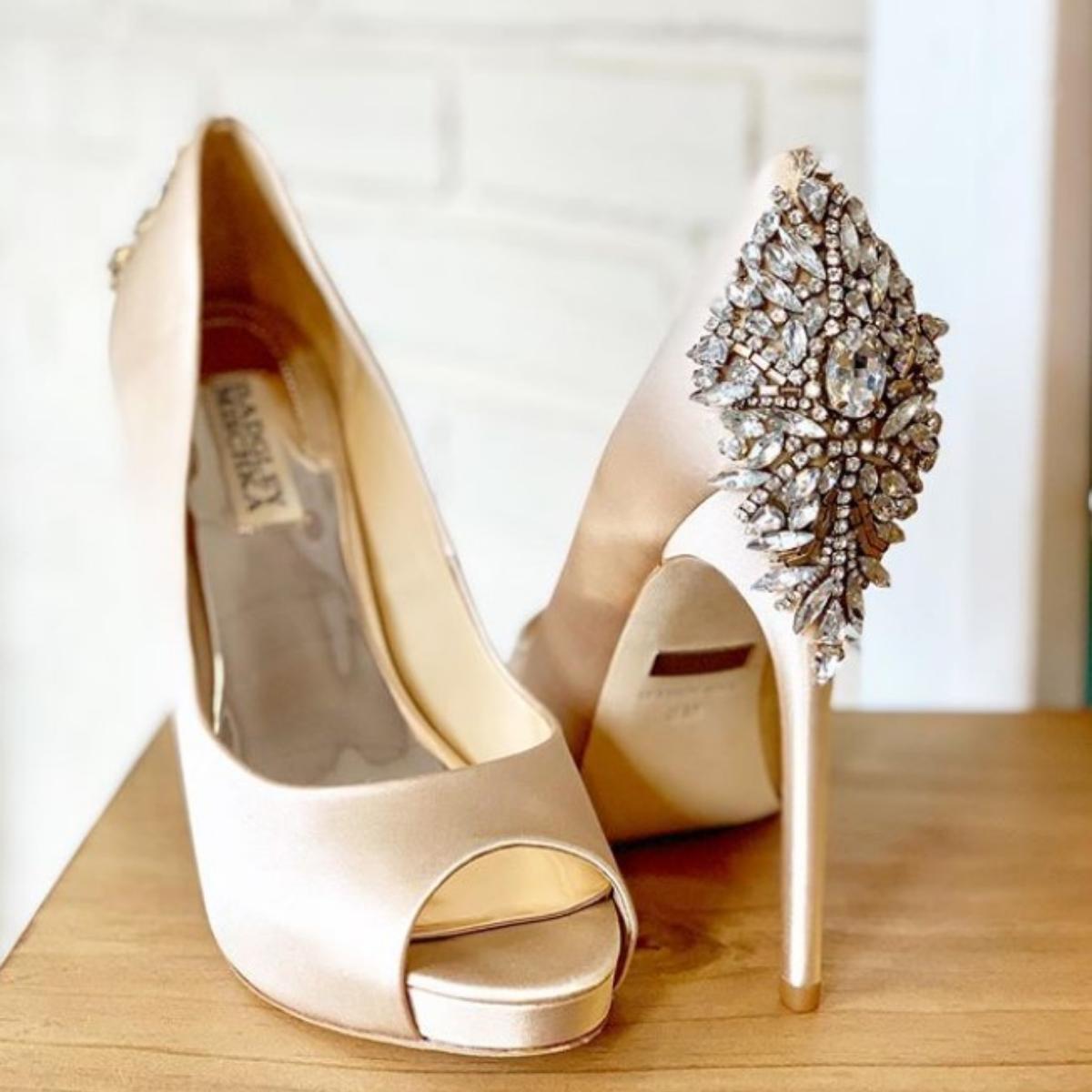 ClairesFashions's tweet photo. The perfect shoes to go with the perfect dress. https://t.co/AbslkqCobz