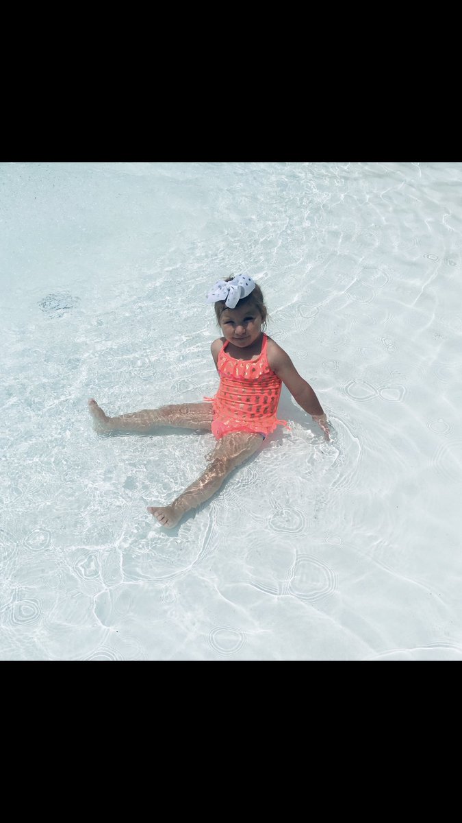 Jayklin1's tweet photo. Summer is here☀️🍍💖 https://t.co/OITdfRWDcE