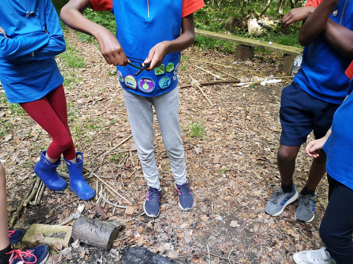 HGGuides's tweet photo. Making fires, fire lighting, making gadgets and bedding rolls โ
now to start cooking dinner! #stage3camp #girlscan #HitherGreen100 @Girlguiding @Guiding_LaSER @3rdLNGuides https://t.co/t89WlcfyDt