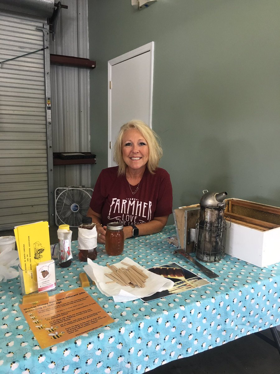 OnslowCoFarmer's tweet photo. Thanks to everyone who came out to share &amp; learn about pollinators!  What a great day at the market!!!  #OnslowCounty #MarketLife #SavethePollinators https://t.co/3hfJTMK8mp