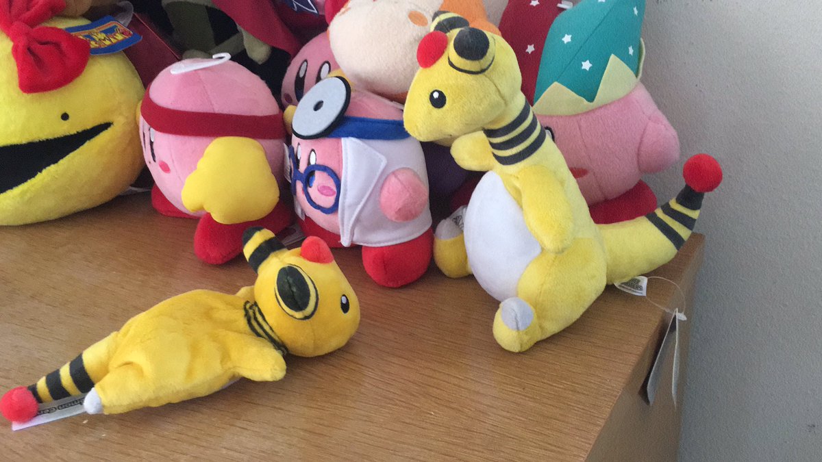Amphyros2008's tweet photo. I’ve met a fellow Ampharos! ☺️ https://t.co/c01HyPRDUl