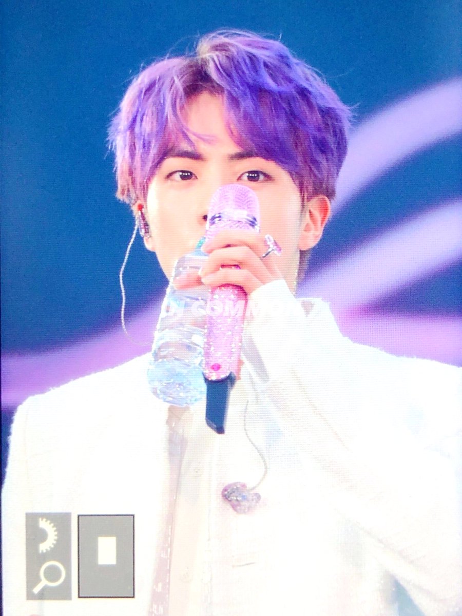 jin_incommon's tweet photo. 190601 SPEAK YOURSELF TOUR IN LONDON 
⁠#JIN #진 #김석진 #ジン #BTS⁠ #BTSWORLDTOUR #BTSxWembly  
@BTS_twt https://t.co/550BIHiDRE