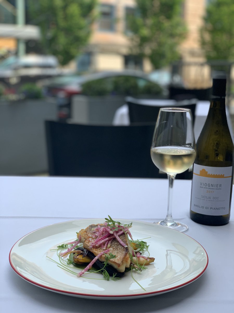 Patio perfect meal • pan-seared snapper | salsa verde | chili-glazed carrots| watermelon radish |lemon oil. 

This snapper loves a good citrus, honeysuckle-noted Viognier😉👌🏽 

#offmenu #feature #Sentipgh #Pittsburgh #Lawrenceville #pittsburgheats #pittsburghchefs #eeeeeats