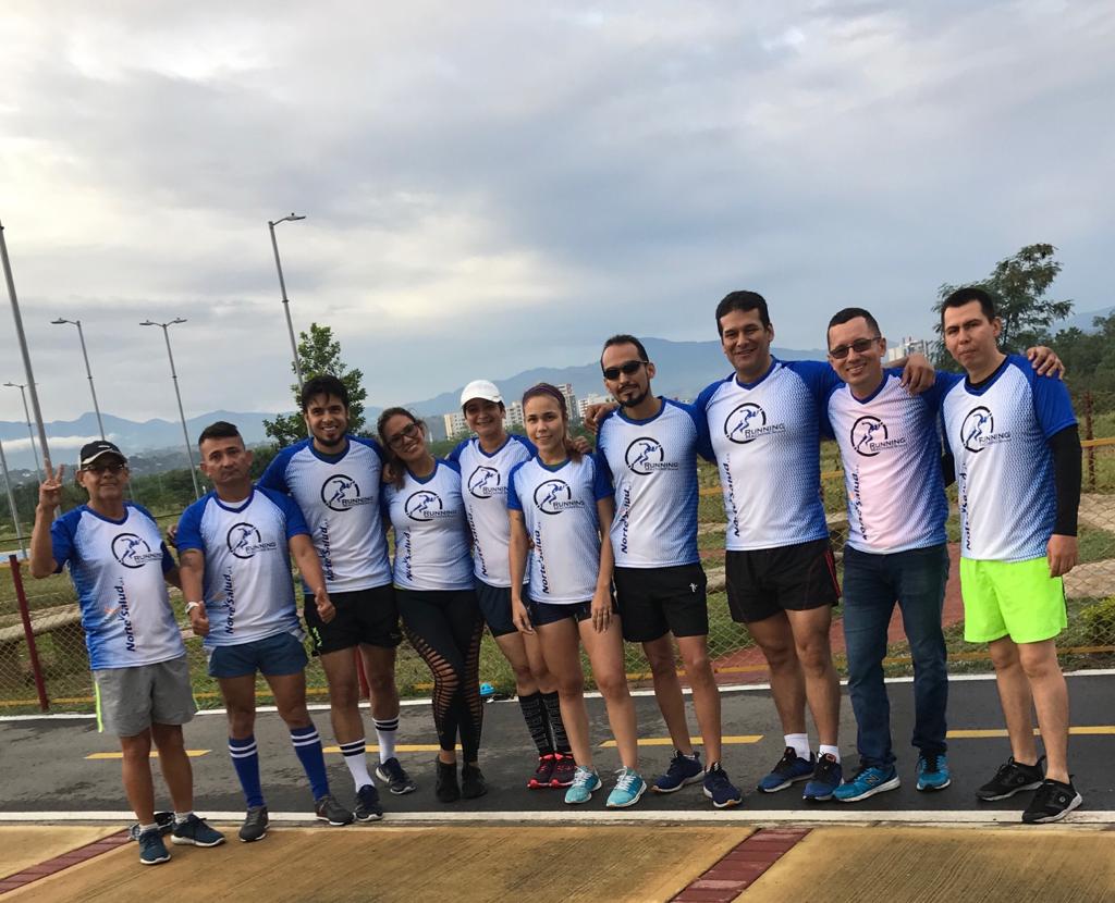 franchesco2505's tweet photo. Listo el equipo que se vestirá de gala en la @MMCucuta buscando sus objetivos en los 10km y 21km #runningmachines @jgarciawren https://t.co/uPaqzVKZsz