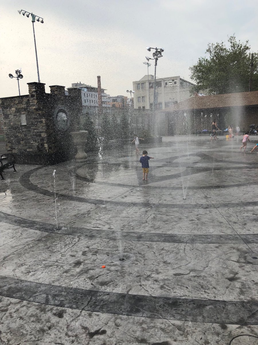 UBMonte's tweet image. ⁦@RaviBhalla⁩ ⁦@mike_defusco⁩ ⁦@HobokenPatch⁩ ⁦@CityofHoboken⁩ ⁦@HudCoTweet⁩ #lawsuitwaiting to happen. 3 wipeouts in a matter of 30 minutes. Surface is to slick and no sun coversge