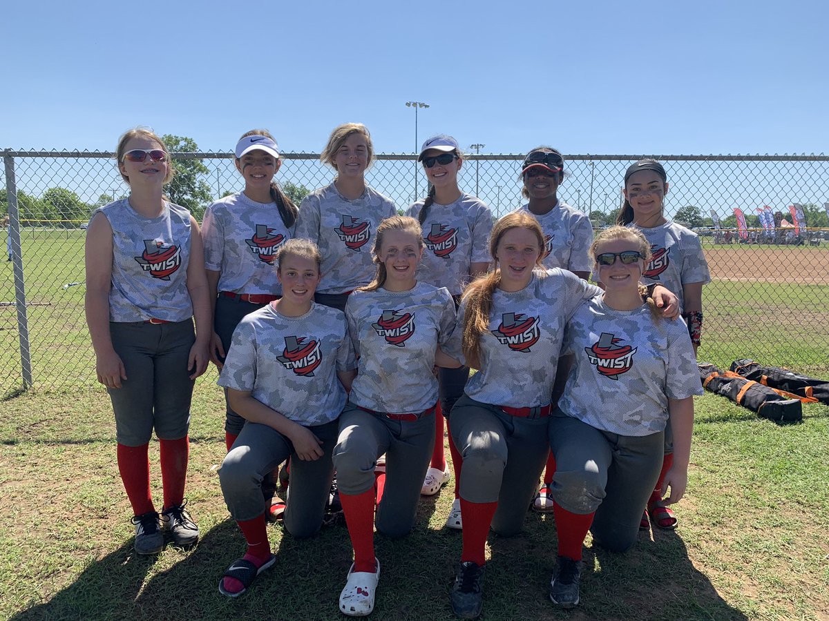 jensabin's tweet photo. Blue skies and a 2-0 🥎 start for #TexasTwist14B at the @USSSAOKC #usssaokcchallenge ~ what more could we ask for? 🤷‍♀️ https://t.co/6I9p681cTU