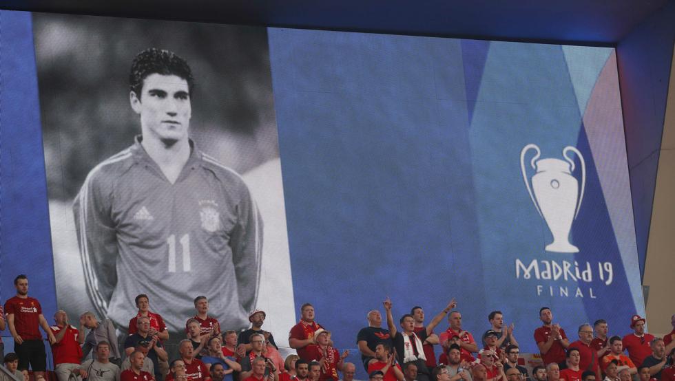 mundodeportivo's tweet photo. Reyes, ‘You’ll Never Walk Alone’. CONTRACRÓNICA ✍️ por @criscubero https://t.co/BUWGNQf2Yx #UCLfinal https://t.co/O4eXSKY6VY