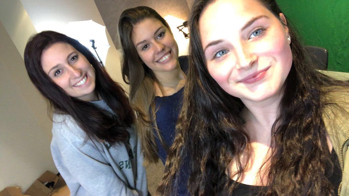 victoriapettey's tweet photo. happy birthday @ariana_zag  !!! i love u so much, so glad we skyped that ome time in 6th grade ❤️❤️❤️ https://t.co/5dzDezMygt