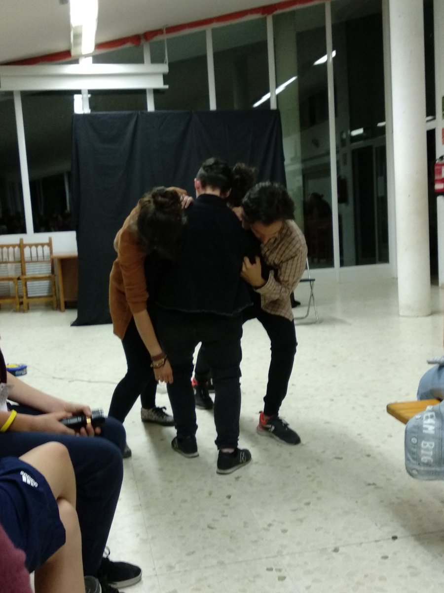 EsplaiPubilla's tweet photo. Nit de teatre social amb #3Social #emocions #violenciacero https://t.co/lOVITkTwTd
