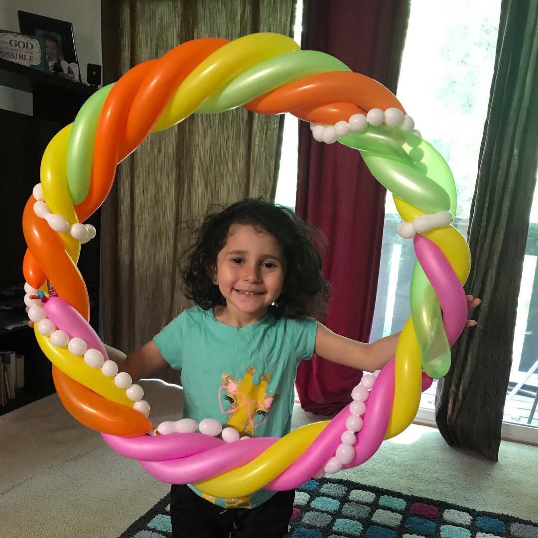 FacingAngels's tweet image. My littlest with a balloon ring I was working on. 
🎈
🎈
🎈
I love how these can be customized for any occasion and they double as a great photo frame! 📸 

#eventdecor #balloonart #partyideas #partyinspo #mybabygirl #photoop