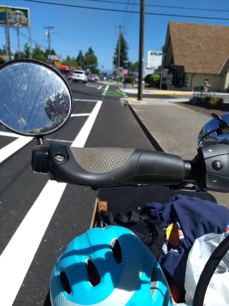 Enjoyed a sunny ride on NE Weidler today. Nice separated bike lane!
<a href="/PBOTinfo/">Portland Bureau of Transportation</a>