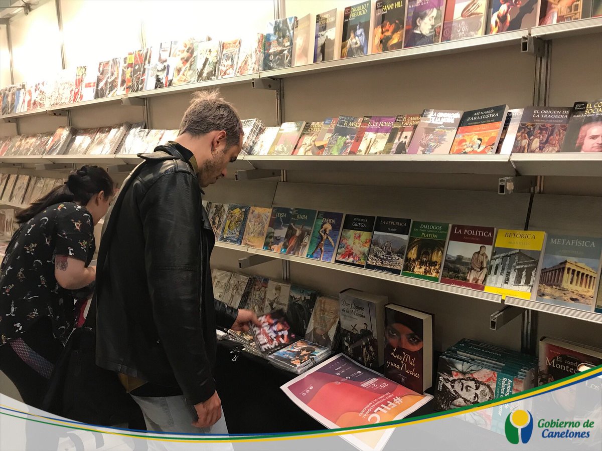 IdCanelones's tweet photo. 📚#FILC2 #Ahora Público de diferentes puntos del departamento y del país continúan llegando al hall y explanada del “Costa Urbana”, espacio en el cual peden conocer y descubrir librerías, editoriales y escritores nacionales e internacionales. https://t.co/jCPG9KRkQF