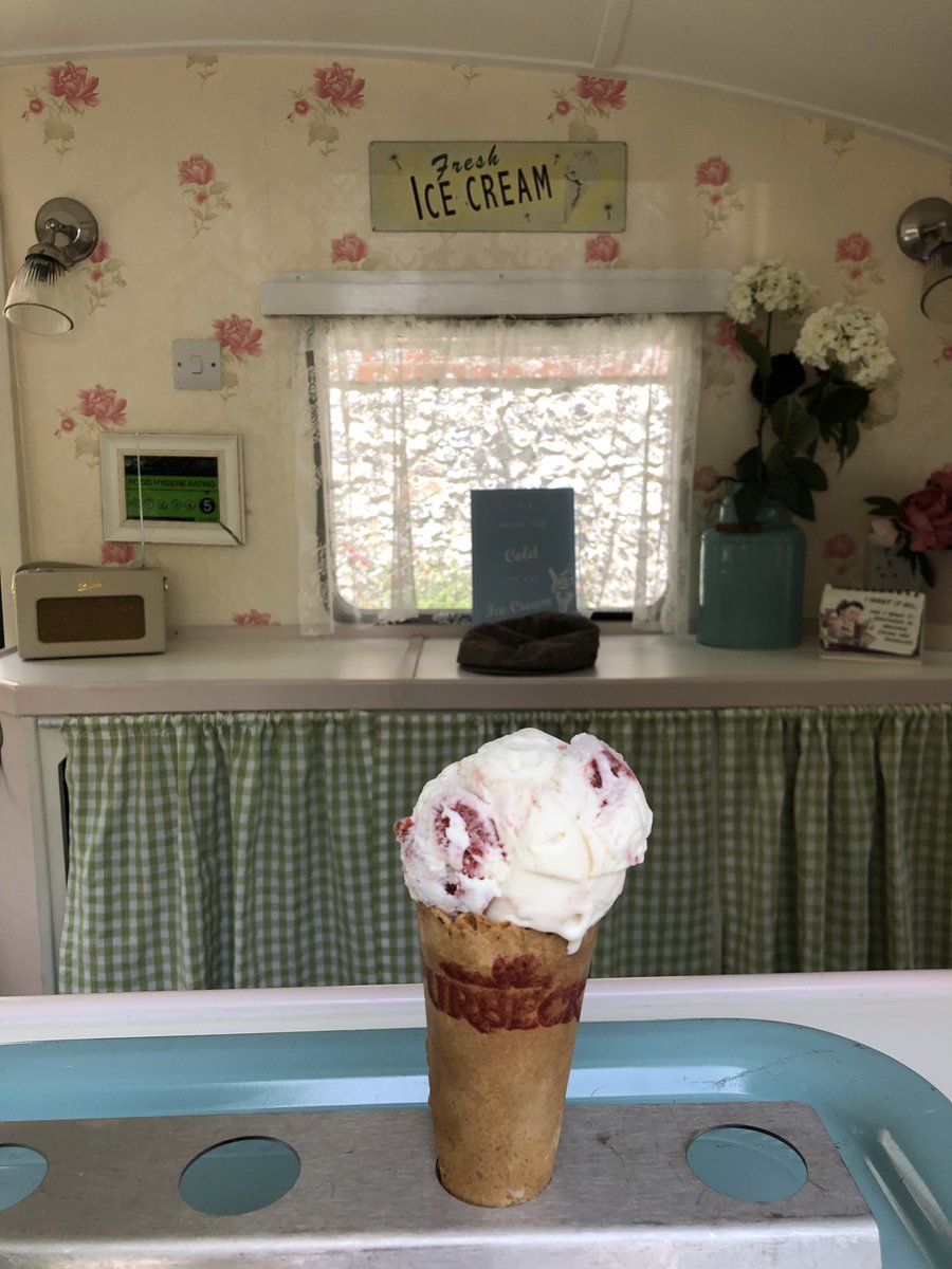 CaravanillaUK's tweet image. Thursday saw us visit @TitheBarnHants again for another wedding #wedding #barnwedding #tithebarn #petersfield #caravanilla @VinniesVVV