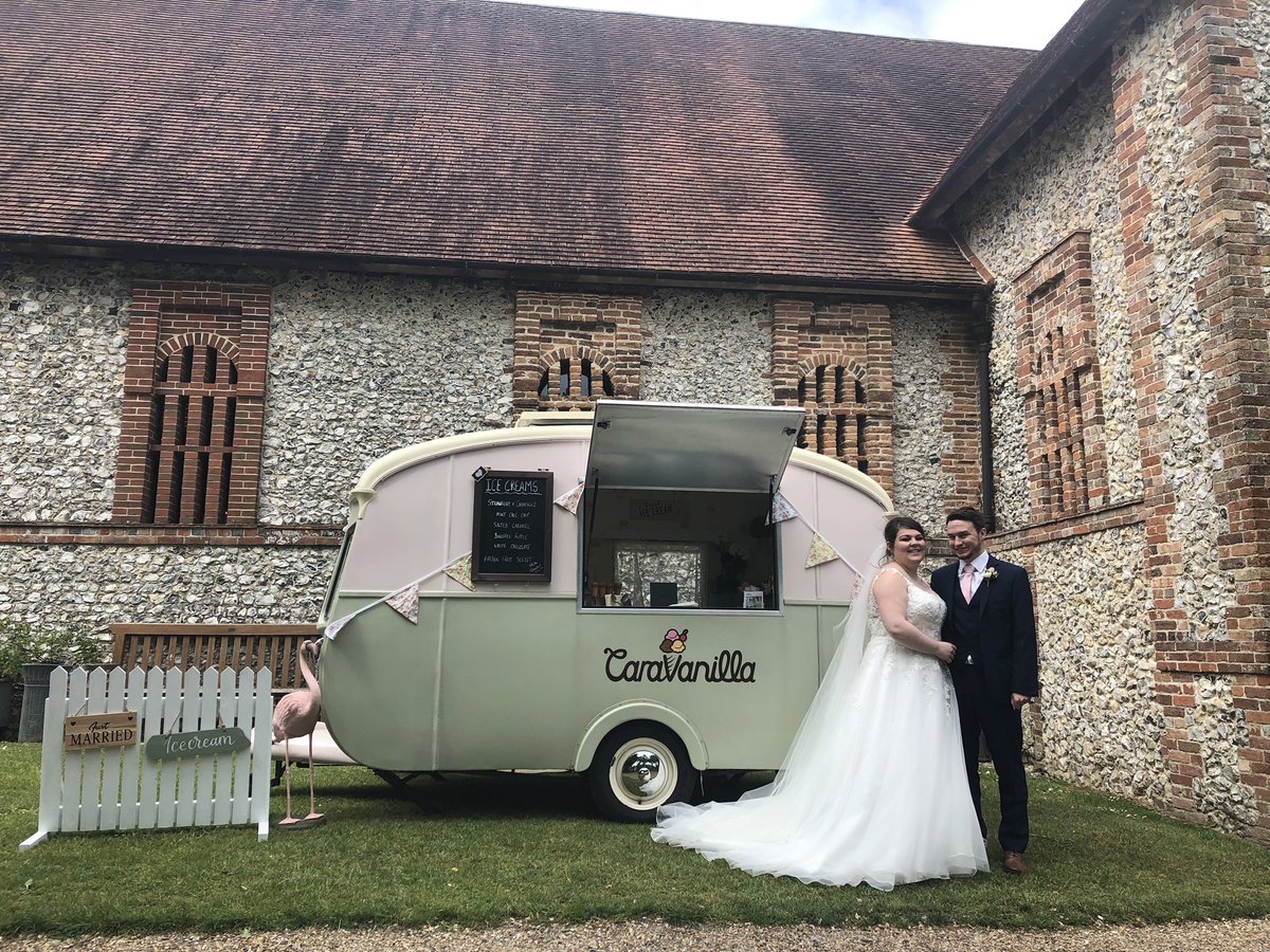 CaravanillaUK's tweet image. Thursday saw us visit @TitheBarnHants again for another wedding #wedding #barnwedding #tithebarn #petersfield #caravanilla @VinniesVVV