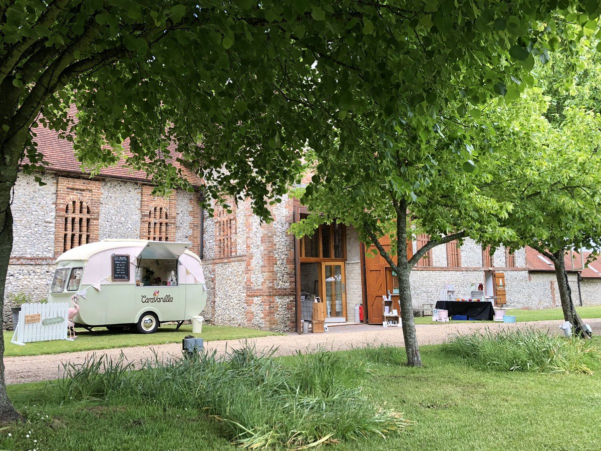 CaravanillaUK's tweet image. Thursday saw us visit @TitheBarnHants again for another wedding #wedding #barnwedding #tithebarn #petersfield #caravanilla @VinniesVVV