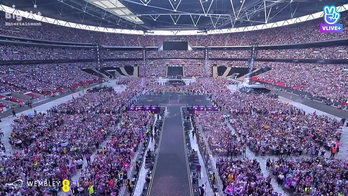 Queen knebworth concert. стадион уэмбли bts. сколько людей приходит на концерт. концерт. род стюарт, рио-де жанейро, 1994.