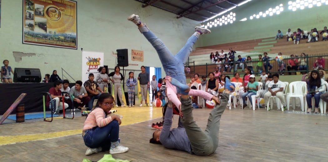 SiembraEP's tweet photo. En la parroquia de San Antonio de Ibarra nos unimos al homenaje por el #DiaDeLaNinezEC 🇪🇨 presentamos el talento de niños y adolescentes de #Urcuquí con artes circenses del #circosocial  de @CiudadYachay #VamosPorElFuturoEC https://t.co/DW4CrnkdFX