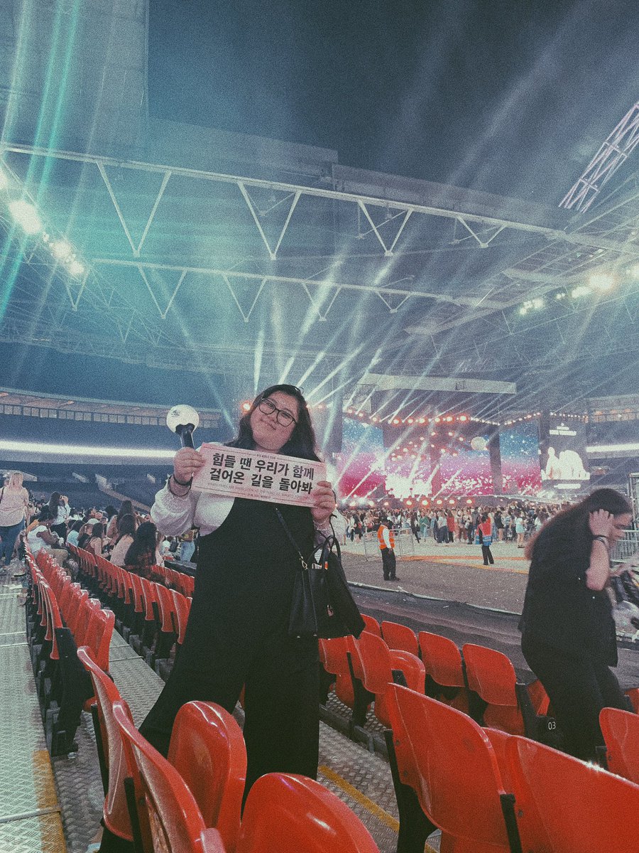 shirlss99's tweet photo. HAD THE BEST NIGHT EVER !! 💜 #BTSatWembley https://t.co/yIqe6jC8ZV
