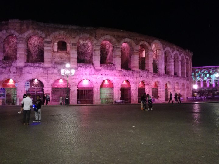 Quelchepassa's tweet photo. #QCPontheroad #InGiroColGiro #Giro102 Verona si prepara... https://t.co/7EBrQICZ0S