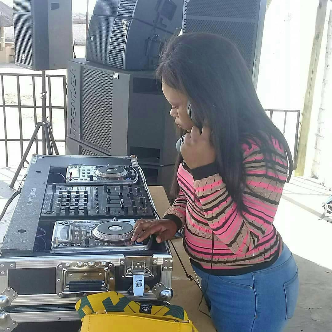 vus_shaun's tweet photo. #Djmpopo Saturday chillas with djsmane the superstar @vusshaunlodge https://t.co/yarZw7CuSI