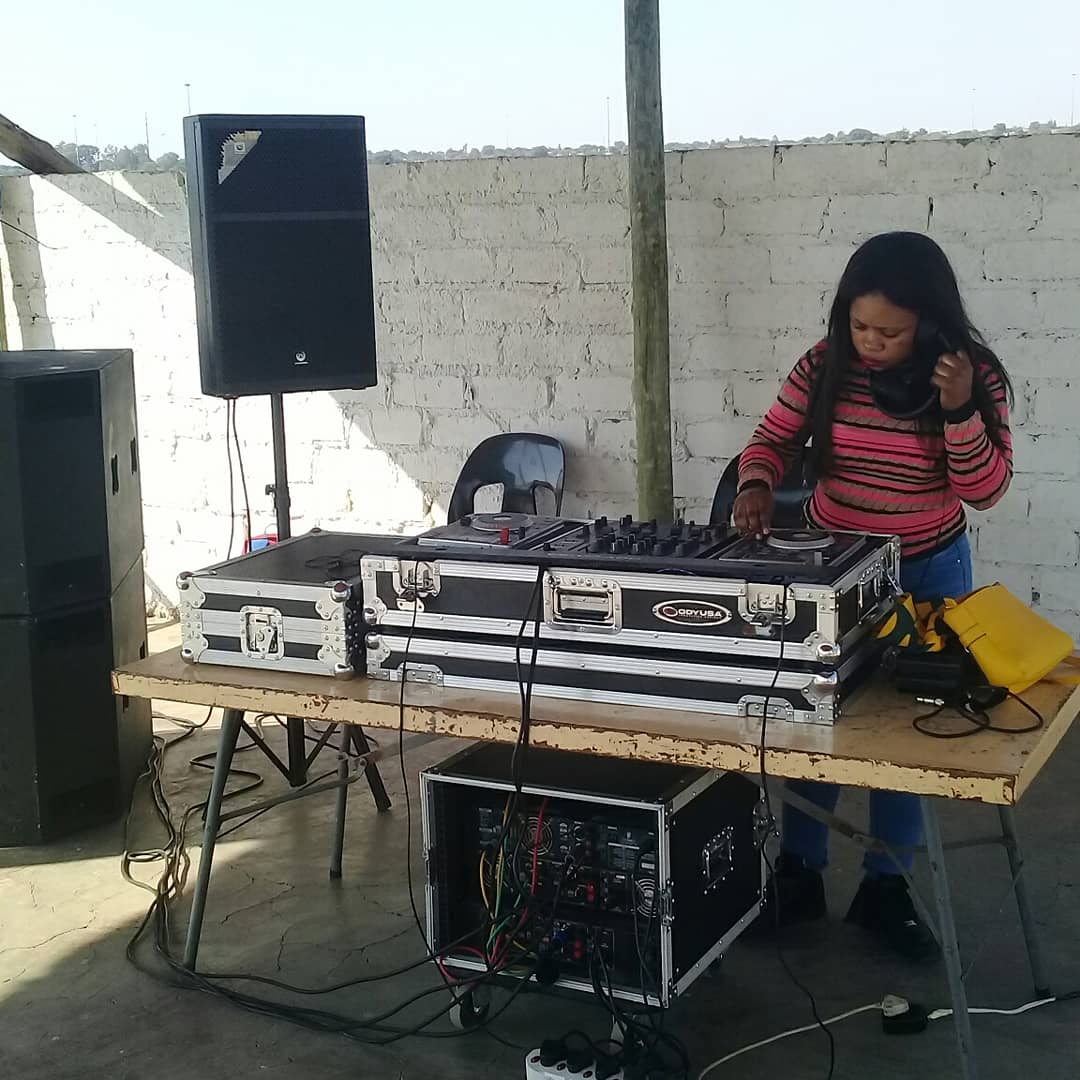 vus_shaun's tweet photo. #Djmpopo Saturday chillas with djsmane the superstar @vusshaunlodge https://t.co/yarZw7CuSI
