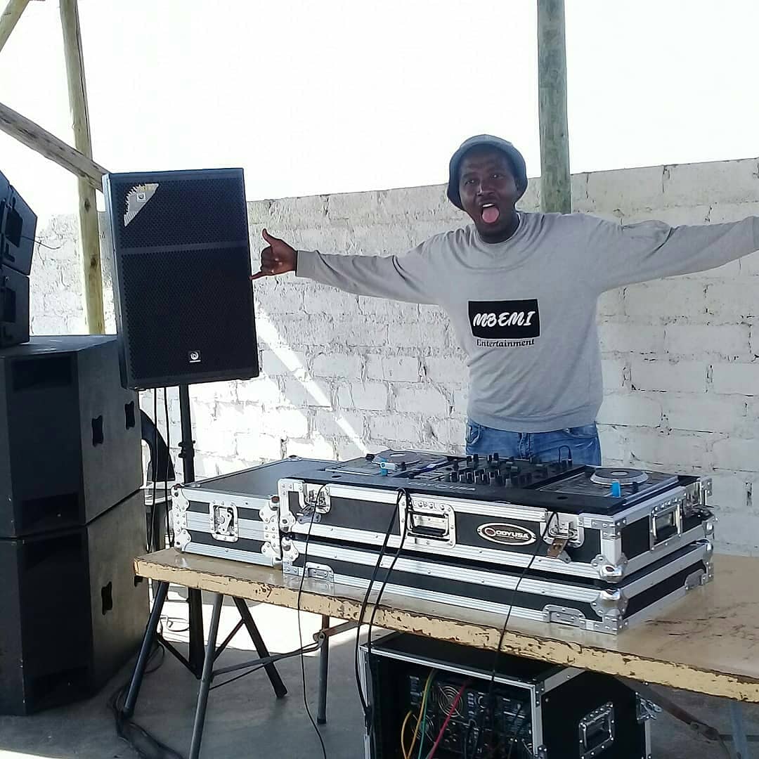vus_shaun's tweet photo. Saturday chillas with #Djsmane the superstar #icode @vusshaunlodge https://t.co/0hhvAkl9K3