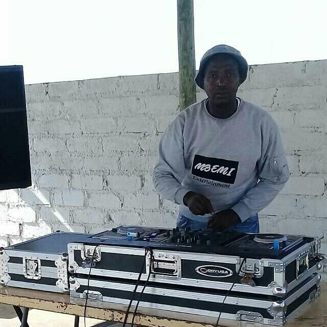 vus_shaun's tweet photo. Saturday chillas with #Djsmane the superstar #icode @vusshaunlodge https://t.co/0hhvAkl9K3