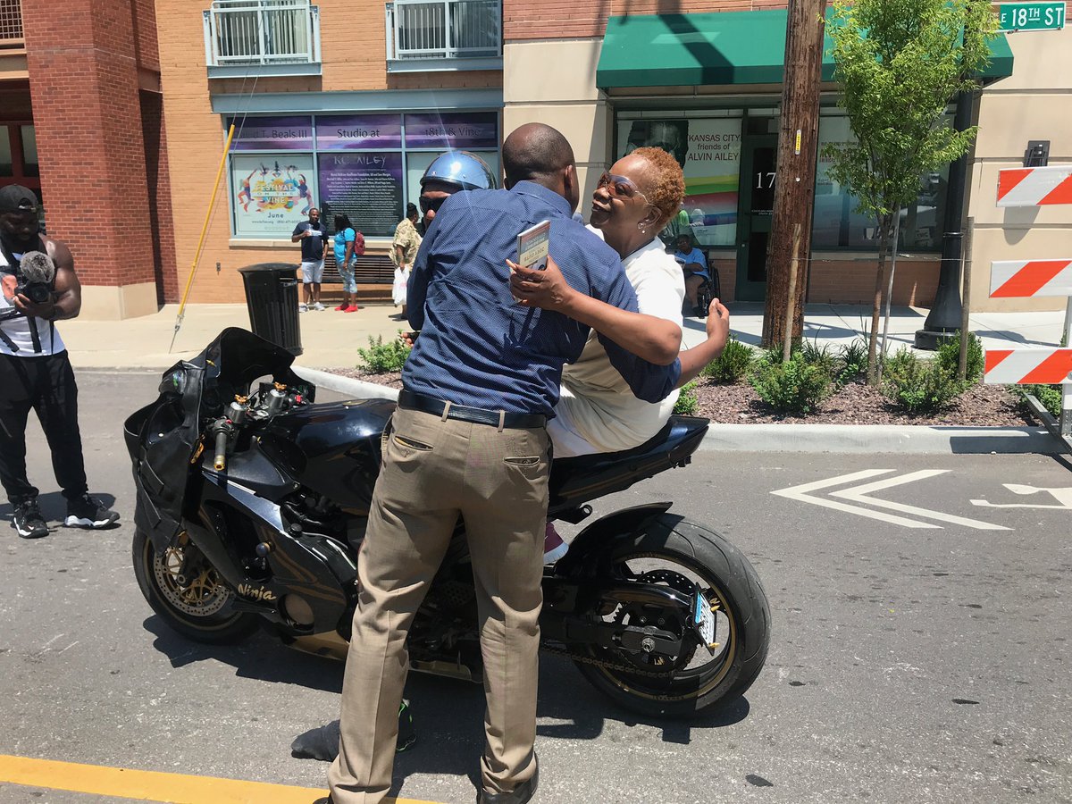 QuintonLucasKC's tweet photo. Our #KCJuneteenth parade was a great time at 18th & Vine this afternoon. Loved catching up with everyone. Seeing old friends and making new ones. It was hot too! #AlwaysBeWorking #KCMO #KansasCity https://t.co/3dVIACKBwl