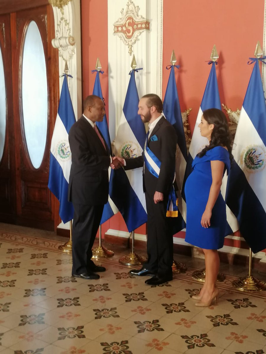 guylamothe509's tweet photo. Ce 1e juin 2019 j'ai transmis au président du Salvador S.E. Nayib Bukele, les Voeux de succès d'Haiti et de son président S.E. Jovenel Moise à l'occasion de son investiture à la présidence. https://t.co/lH7okbIBRx