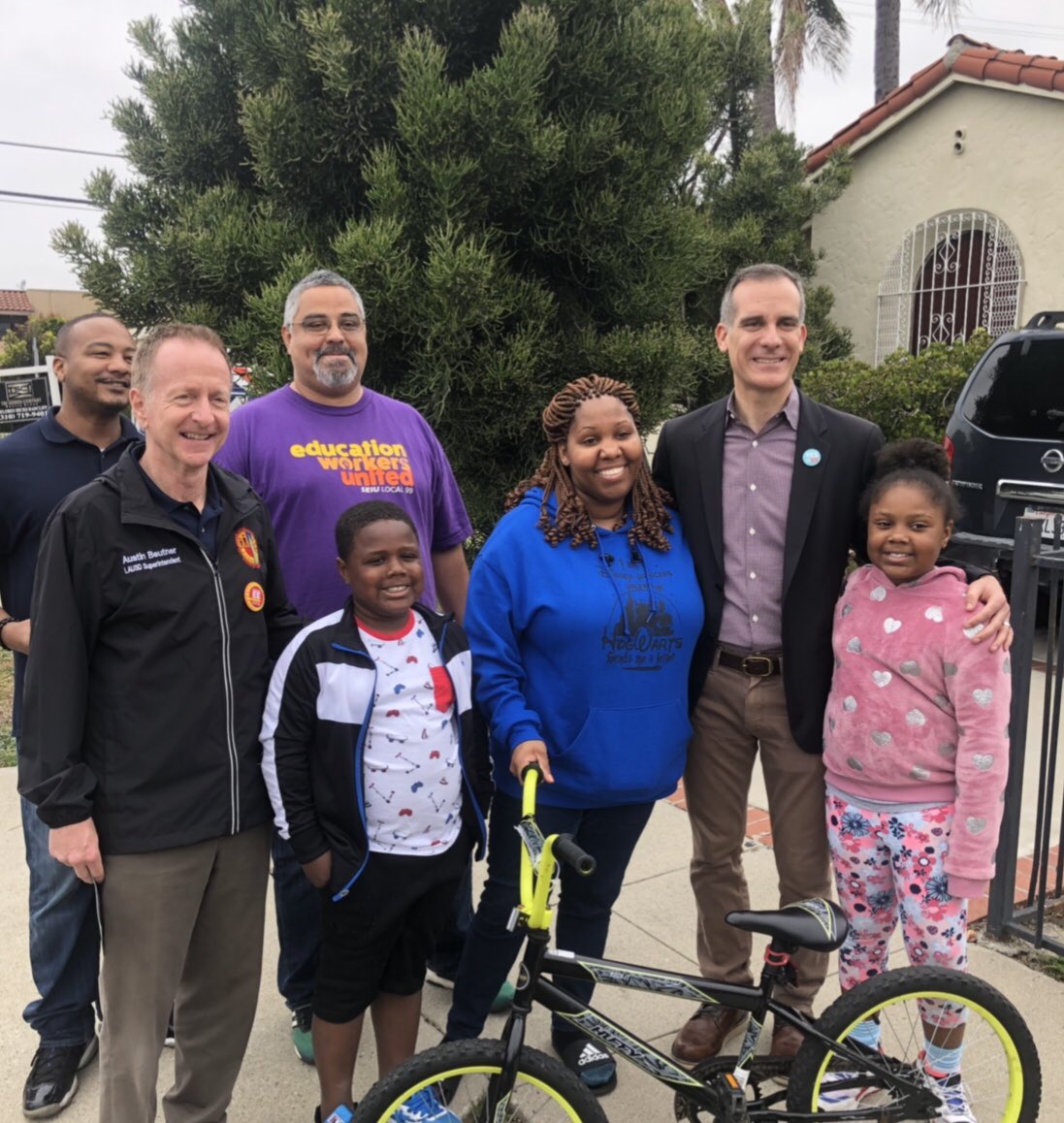 Great day talking to voters about Measure EE in South LA! California ranks 44th in per pupil funding but together, we will pass EE and change this.

Election Day is June 4 or you can vote by mail today!