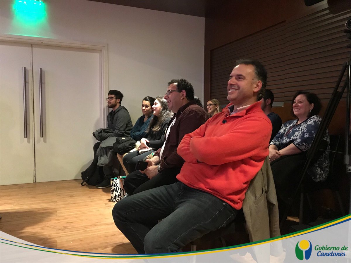 IdCanelones's tweet photo. 📚#FILC2 #Ahora El escritor y editor argentino @casciari brinda al público en general y autoridades, una divertida conferencia en la sala Life Cinema.
📖La Feria Internacional del Libro de #Canelones llega a su final este 2/6, conocé el cronograma aquí 👉🏻 https://t.co/PfGqLshtk0 https://t.co/P6T81ioJyq