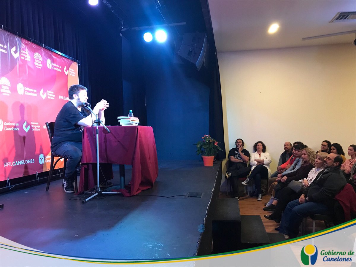 IdCanelones's tweet photo. 📚#FILC2 #Ahora El escritor y editor argentino @casciari brinda al público en general y autoridades, una divertida conferencia en la sala Life Cinema.
📖La Feria Internacional del Libro de #Canelones llega a su final este 2/6, conocé el cronograma aquí 👉🏻 https://t.co/PfGqLshtk0 https://t.co/P6T81ioJyq