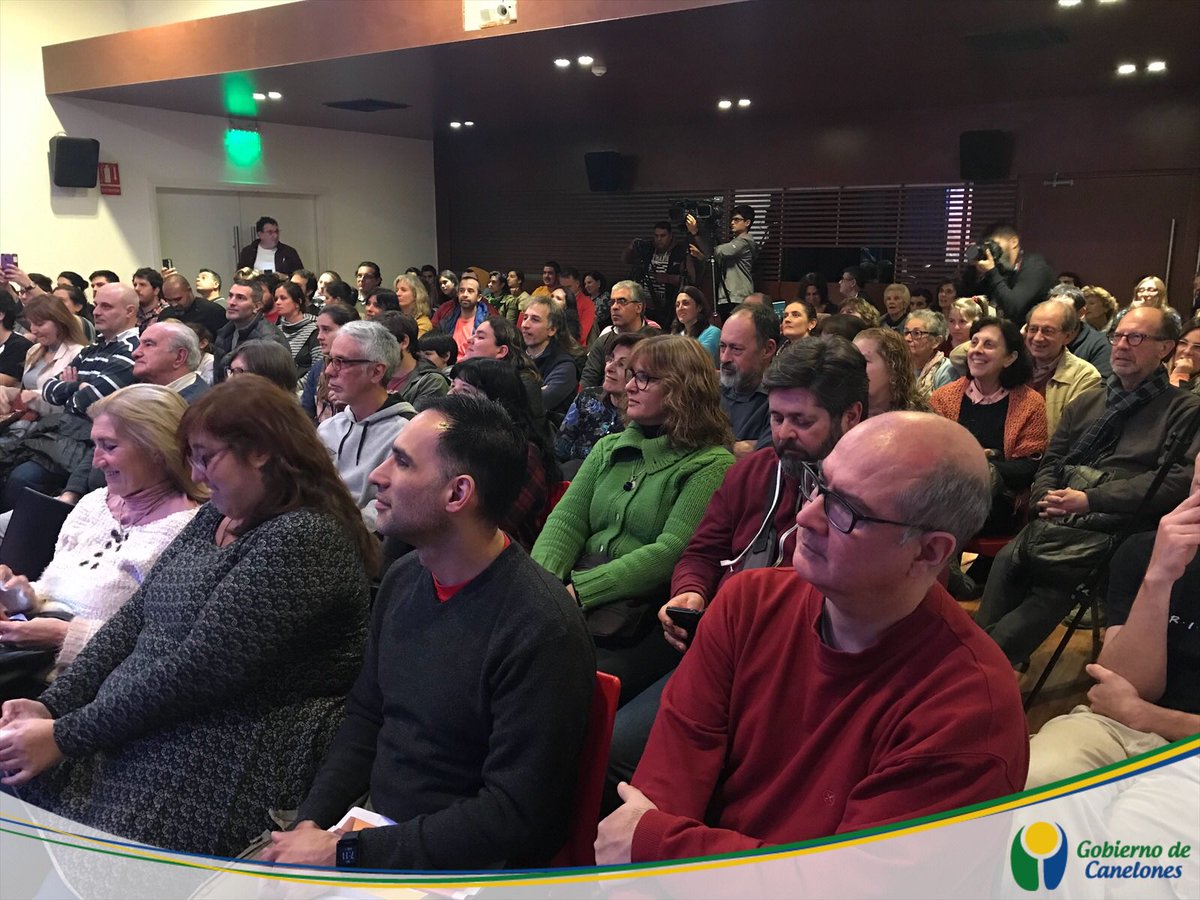 IdCanelones's tweet photo. 📚#FILC2 #Ahora El escritor y editor argentino @casciari brinda al público en general y autoridades, una divertida conferencia en la sala Life Cinema.
📖La Feria Internacional del Libro de #Canelones llega a su final este 2/6, conocé el cronograma aquí 👉🏻 https://t.co/PfGqLshtk0 https://t.co/P6T81ioJyq