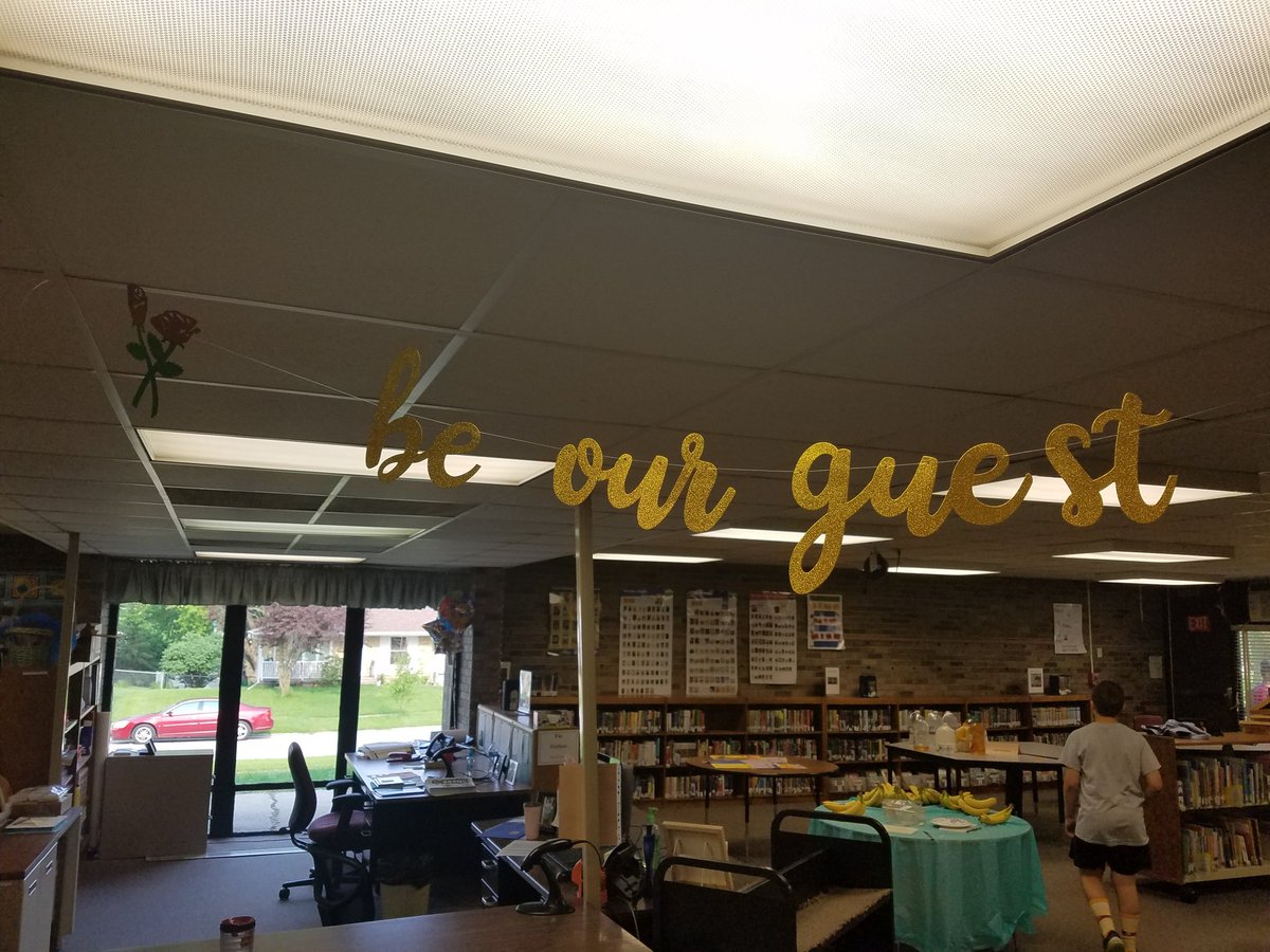 CRCoolidgeElem's tweet photo. Coolidge Student Council and Green Team hosted a gratitude breakfast for teachers and volunteers! #thankyouteachers #goingthextramile https://t.co/p7uFrzrFOD